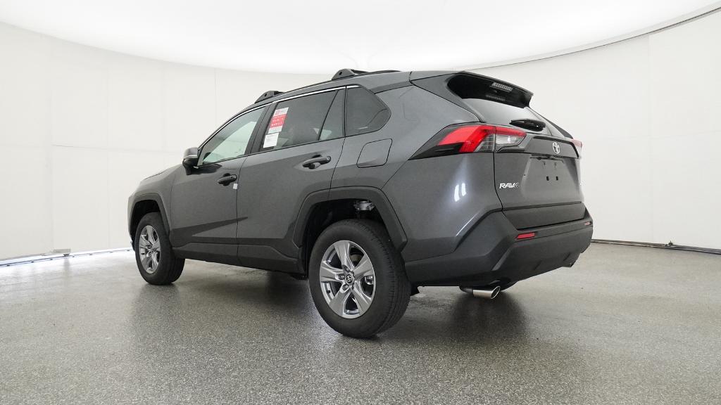 2025 Toyota RAV4 XLE photo 14