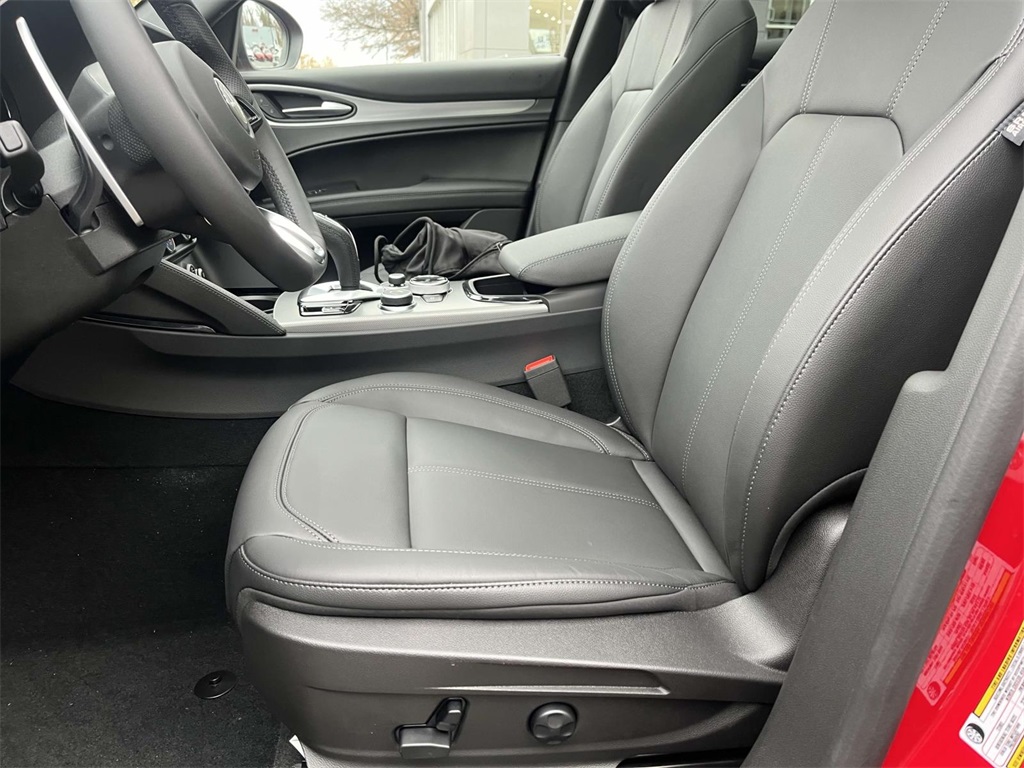 2025 Alfa Romeo Stelvio Sprint Base photo 8