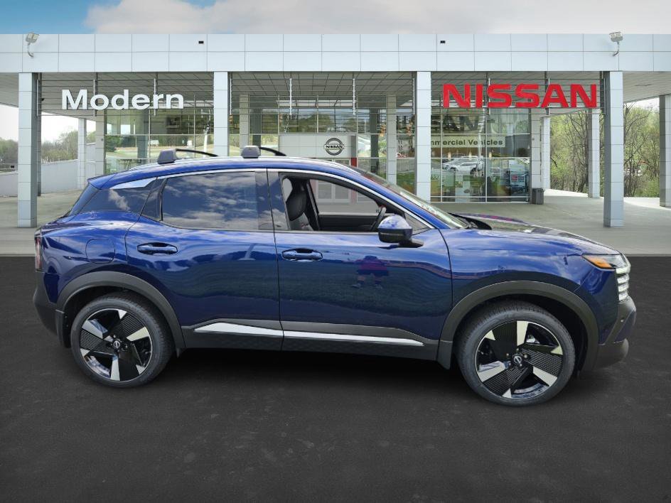 2025 Nissan Kicks SR photo 2