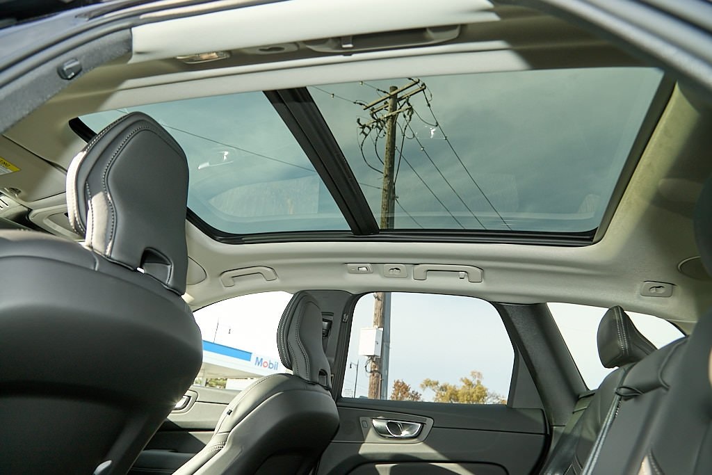 2026 VOLVO XC60 - Image 18