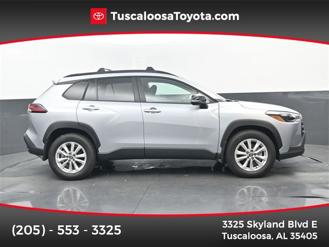 2026 Toyota Corolla Cross LE's photo