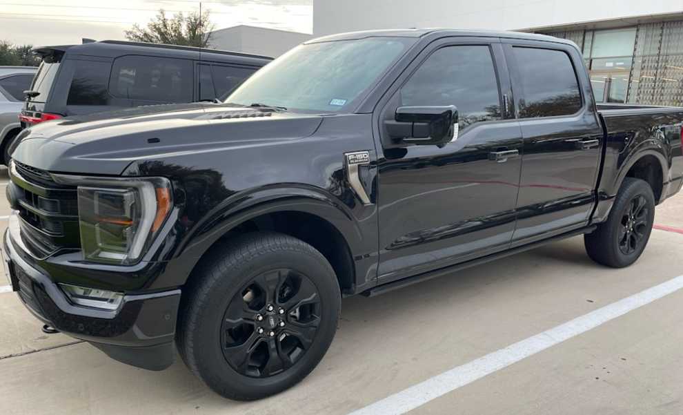 2023 Ford F-150 Platinum's photo