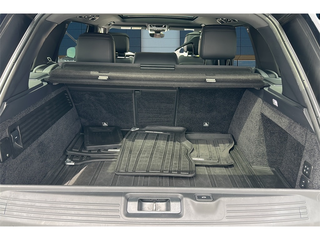 2019 Land Rover Range Rover Supercharged LWB photo 12