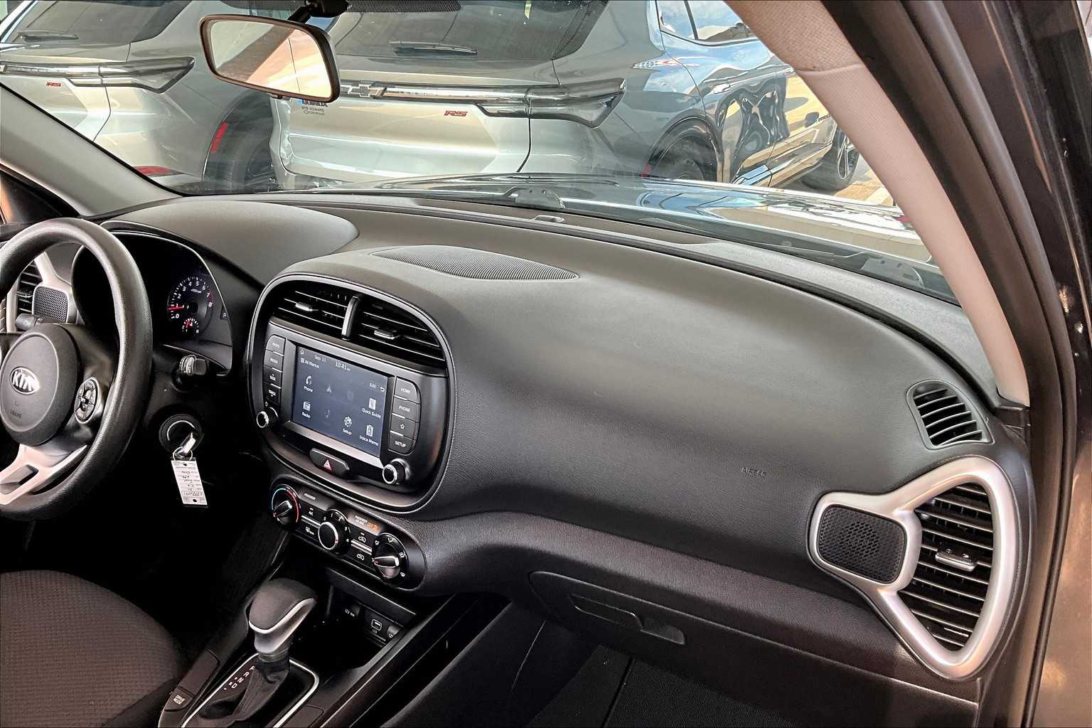 2020 Kia Soul LX photo 13