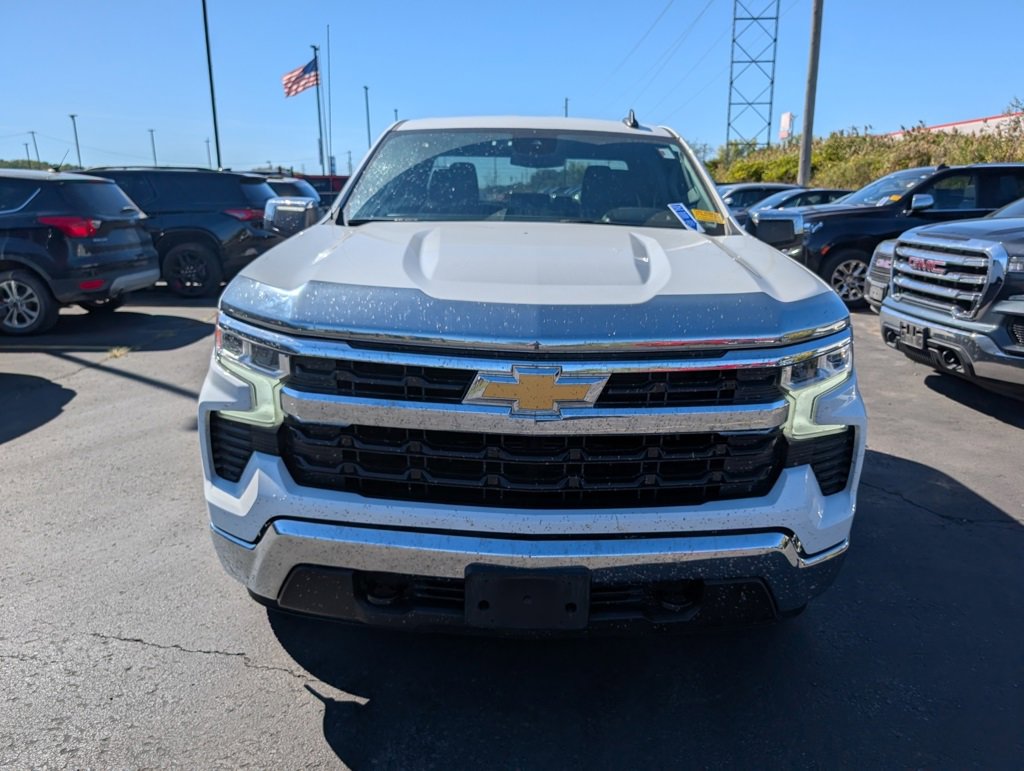 2023 Chevrolet Silverado 1500 LT photo 2