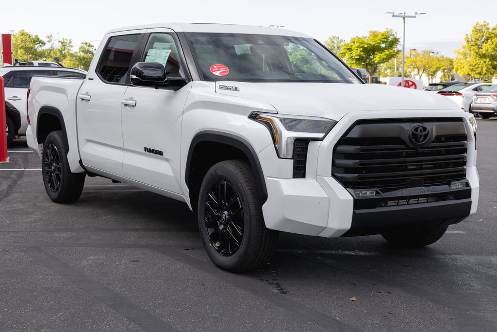 2025 Toyota Tundra Limited CrewMax photo 4