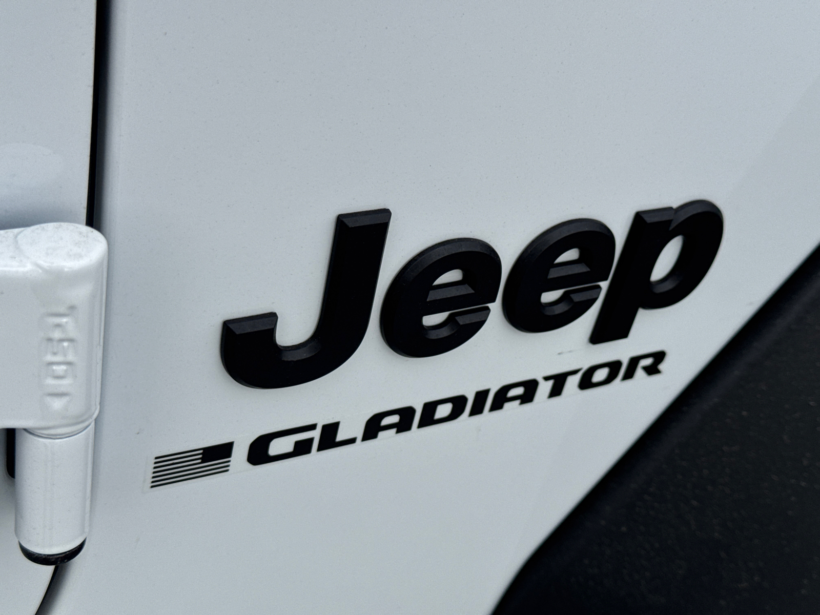 2025 Jeep Gladiator Sport S photo 2