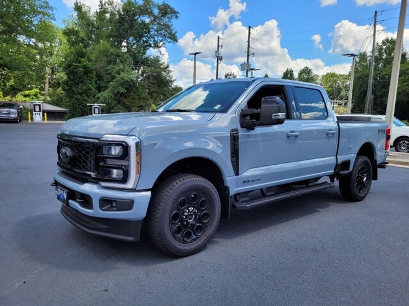 2025 Ford F-350 Lariat photo 2