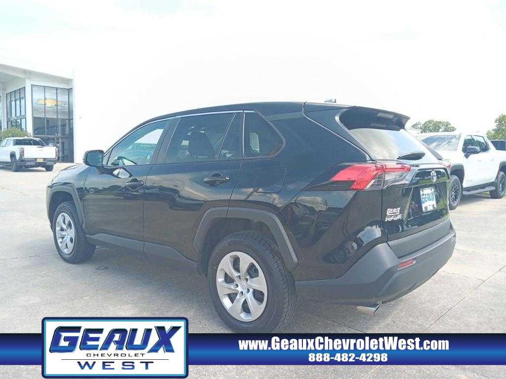 2023 Toyota RAV4 LE photo 4