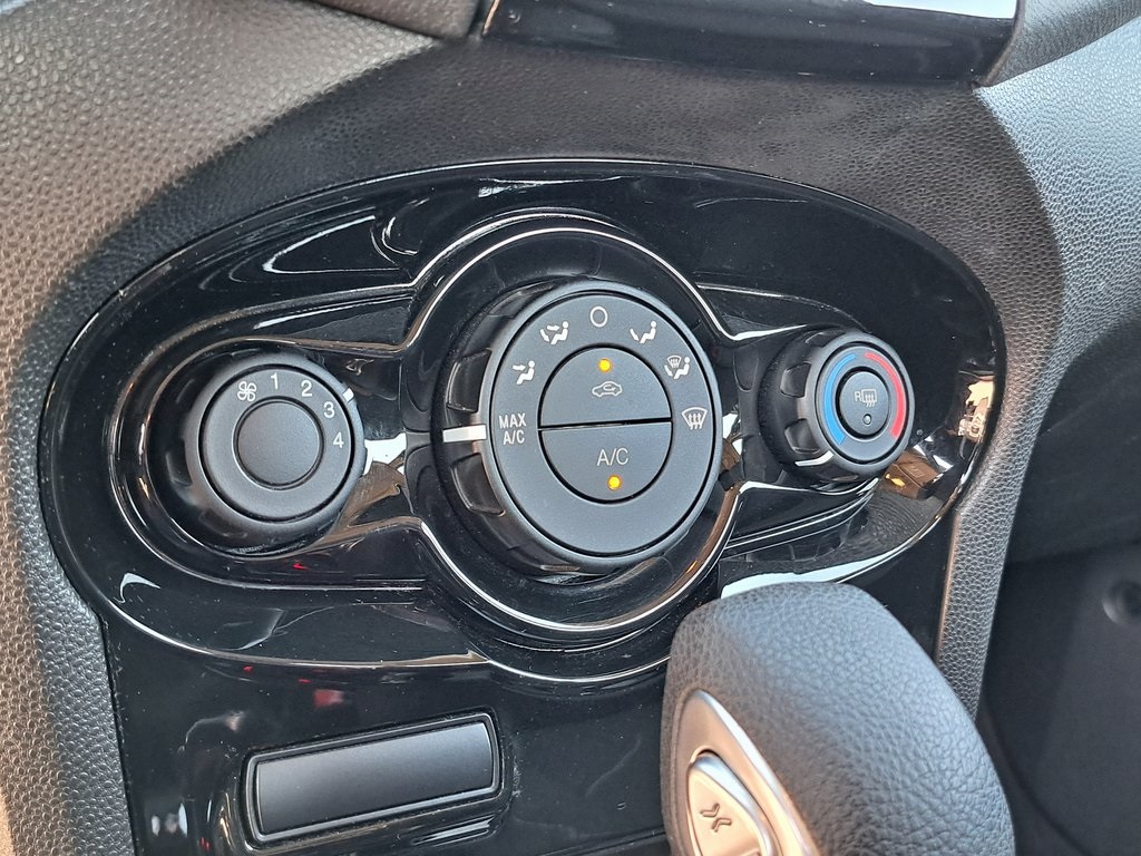 2019 Ford Fiesta SE photo 11