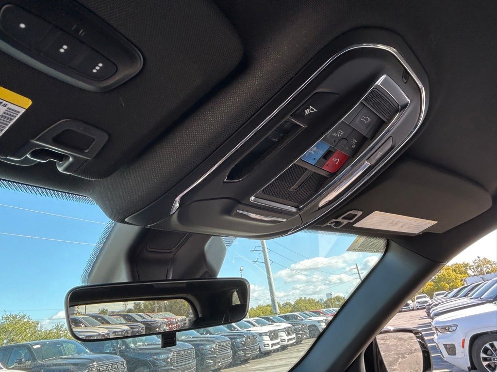 2025 Jeep Grand Cherokee Limited photo 36