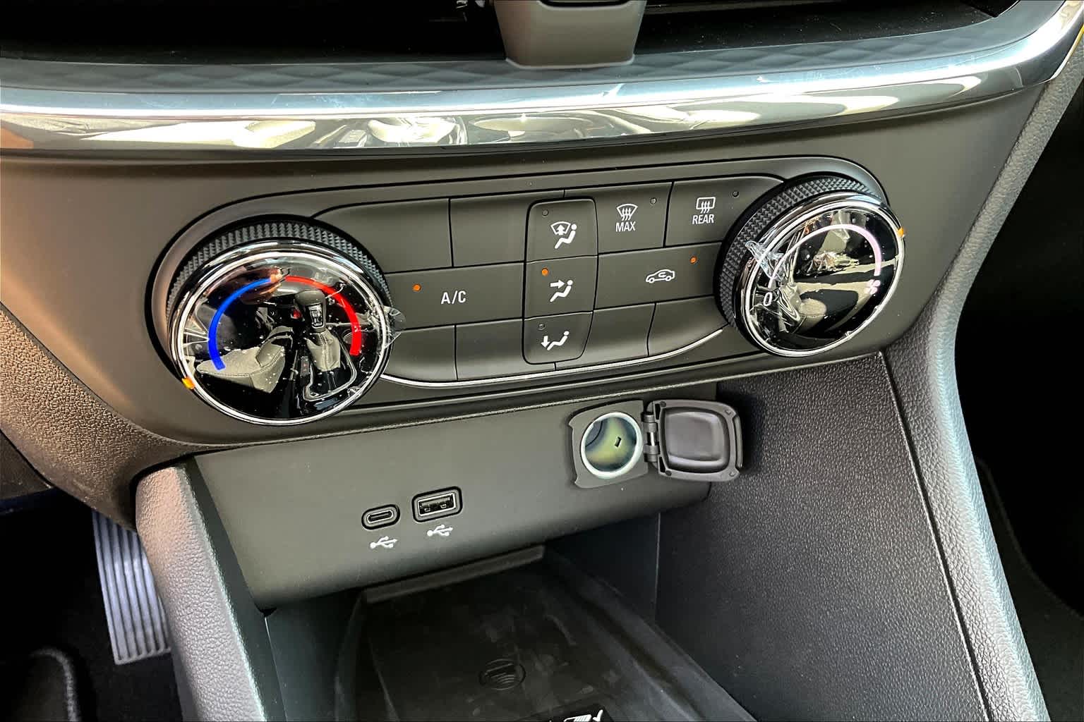 2025 Buick Encore photo 9