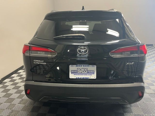 2024 Toyota Corolla Cross XLE photo 4