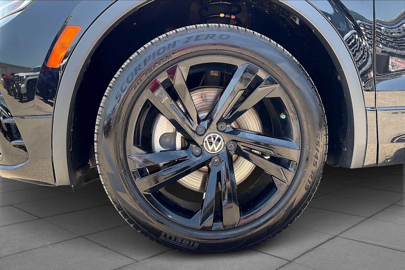 2024 Volkswagen Tiguan SE R-Line Black photo 8