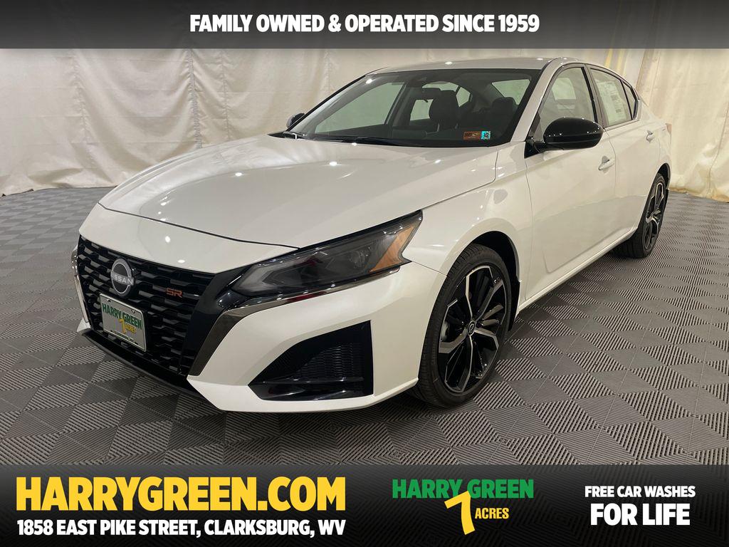 2025 Nissan Altima SR's photo