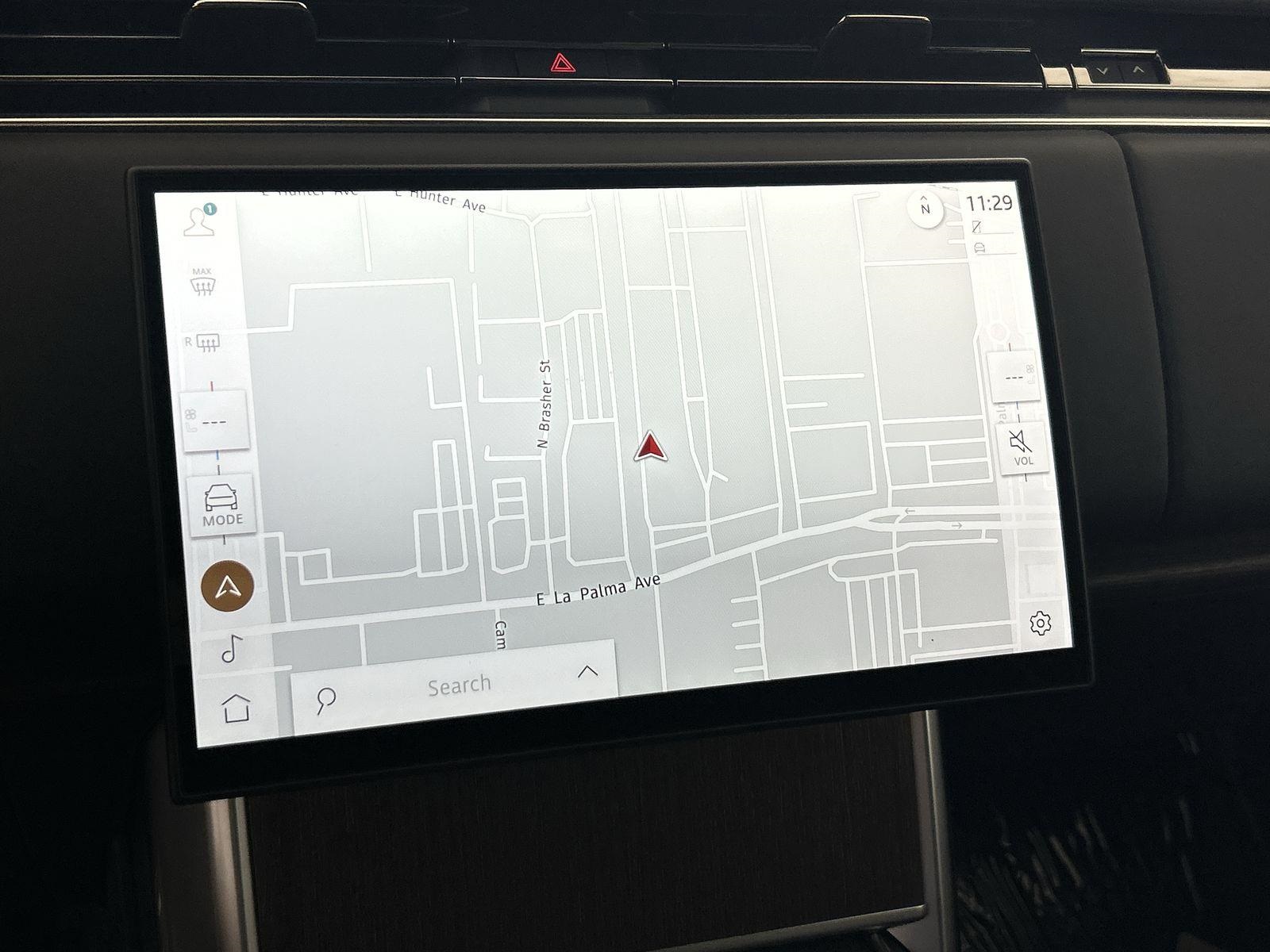2025 Land Rover Range Rover SE photo 13