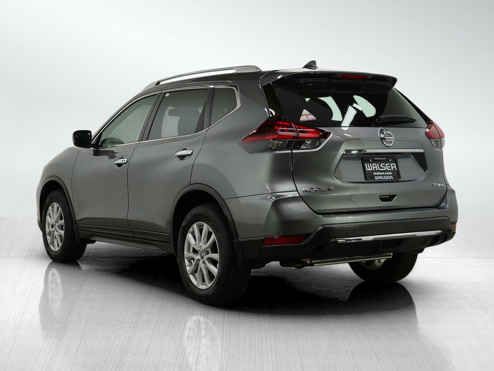 2018 Nissan Rogue SV photo 2