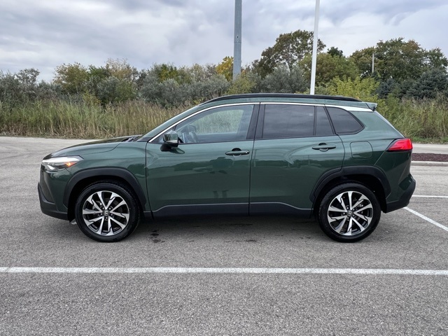 2024 Toyota Corolla Cross XLE photo 3