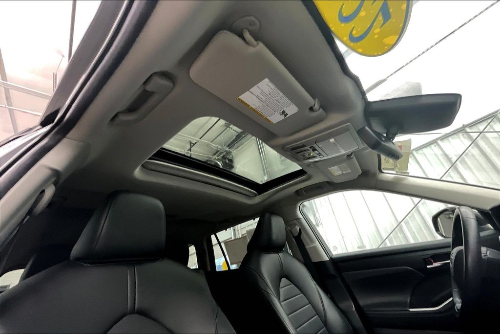 2022 Toyota Highlander XLE photo 20