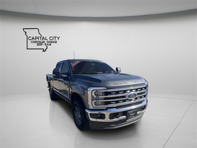 2023 Ford F-250 Lariat photo 2