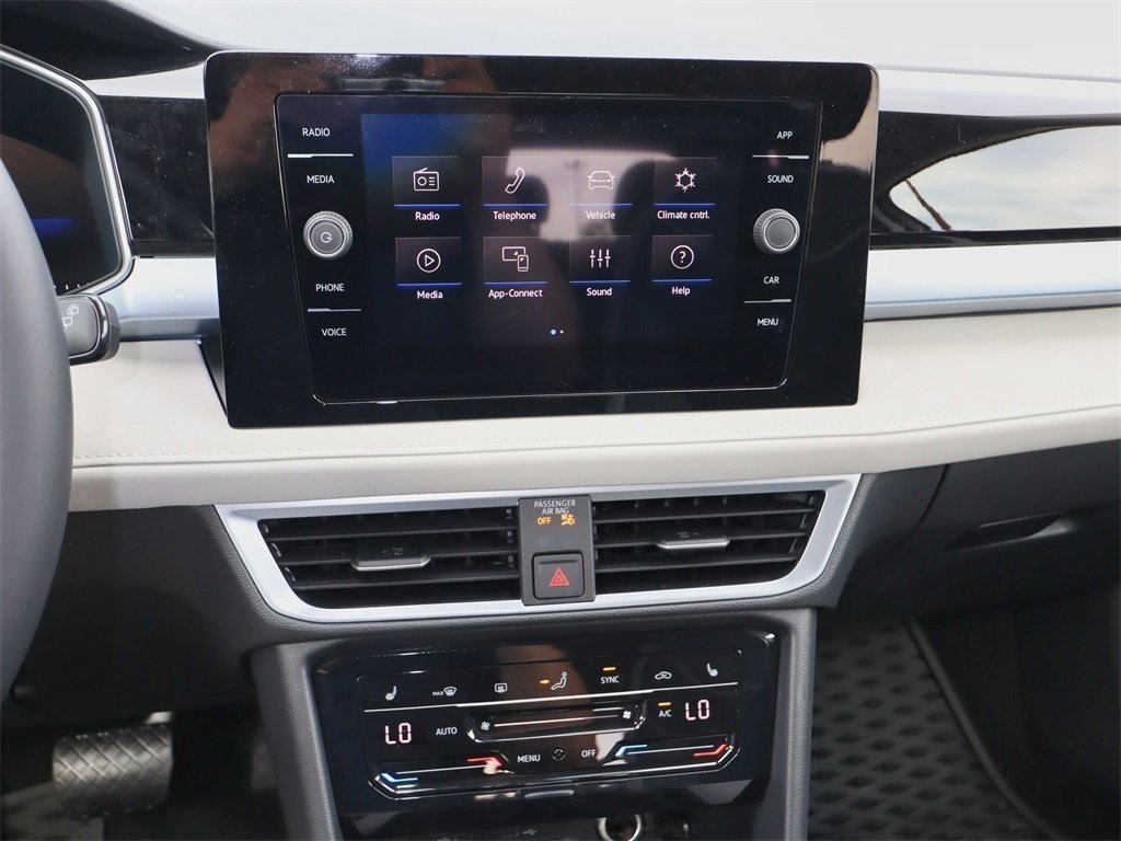 2025 Volkswagen Taos SE photo 17