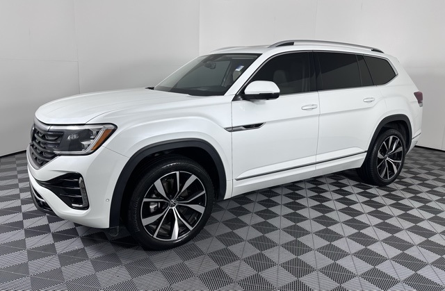 2024 Volkswagen Atlas SEL Premium R-Line photo 2