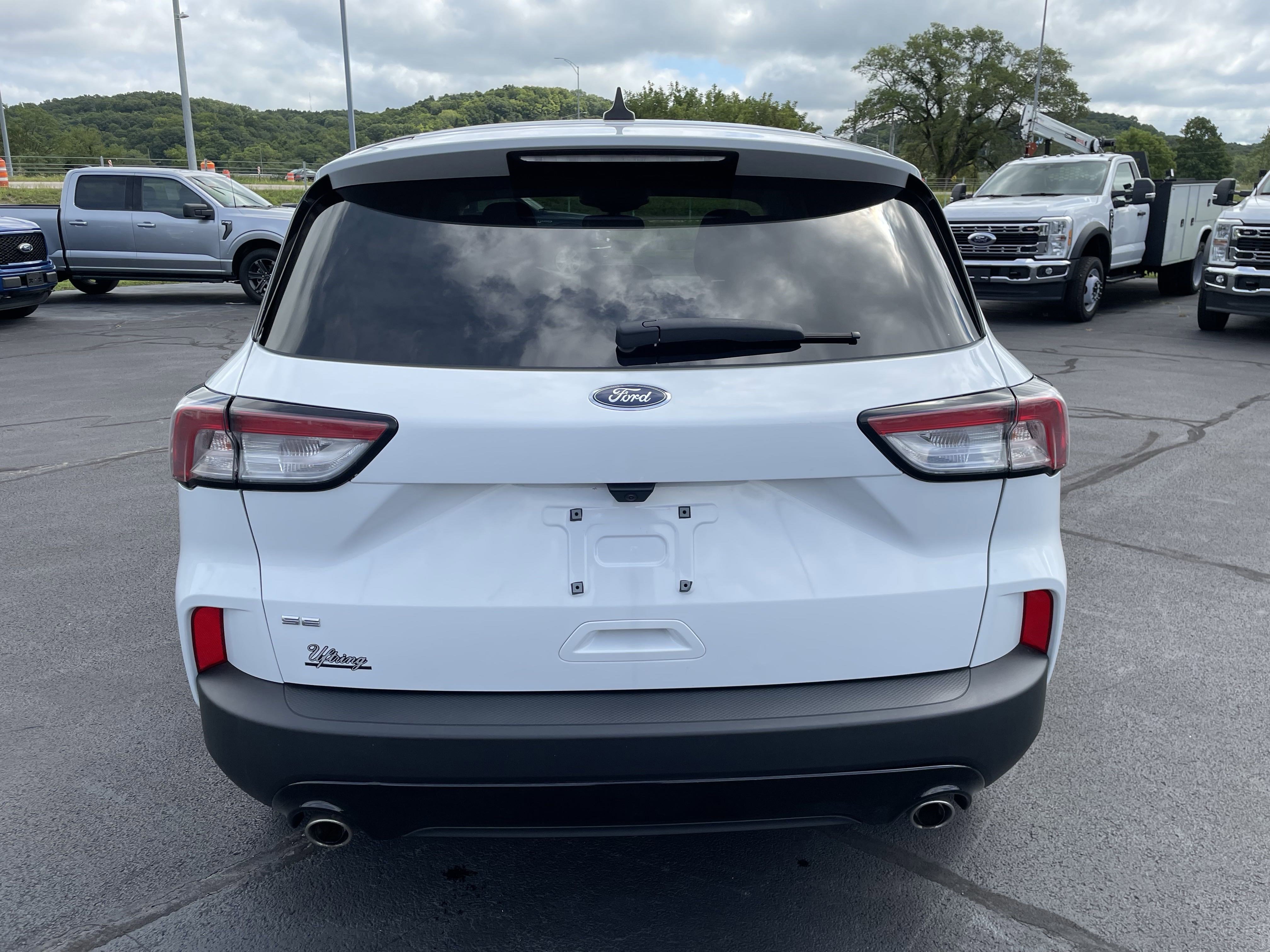 2022 Ford Escape SE photo 2