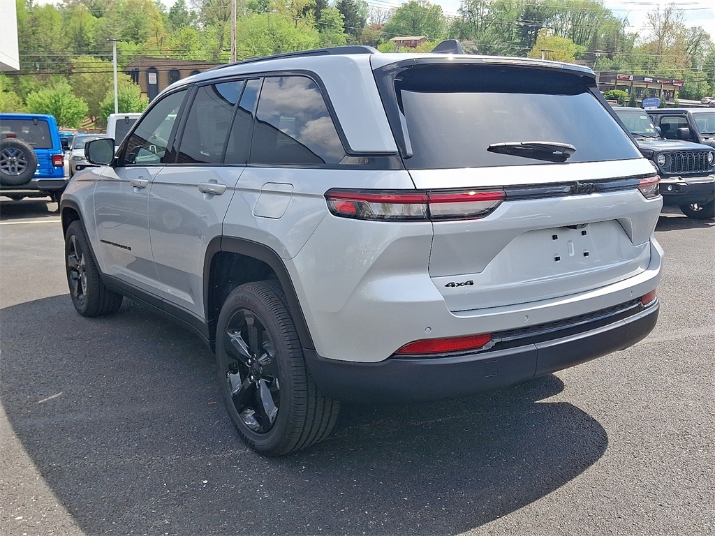 2025 Jeep Grand Cherokee Altitude photo 4
