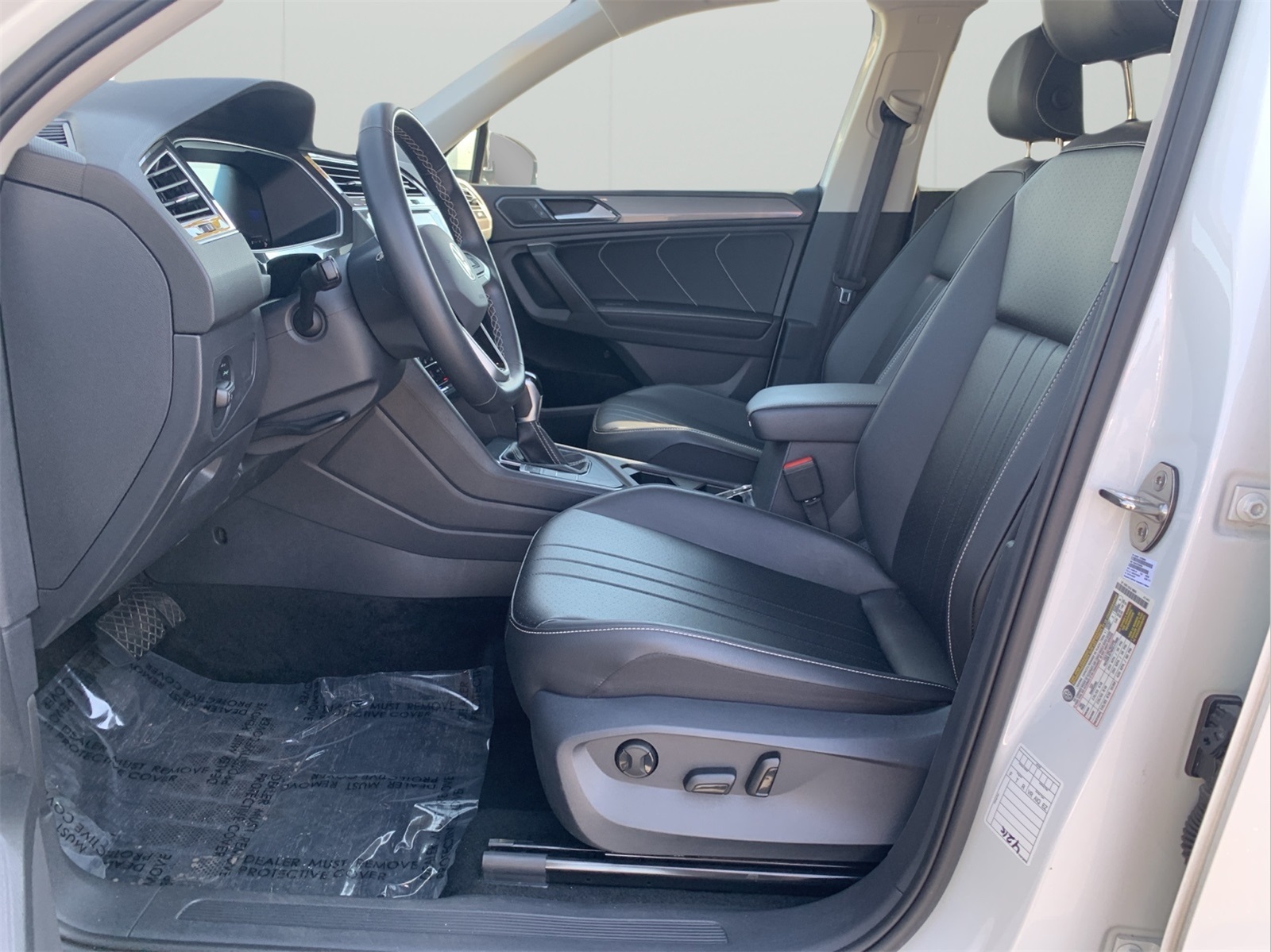 2024 Volkswagen Tiguan SE Wolfsburg Edition photo 14