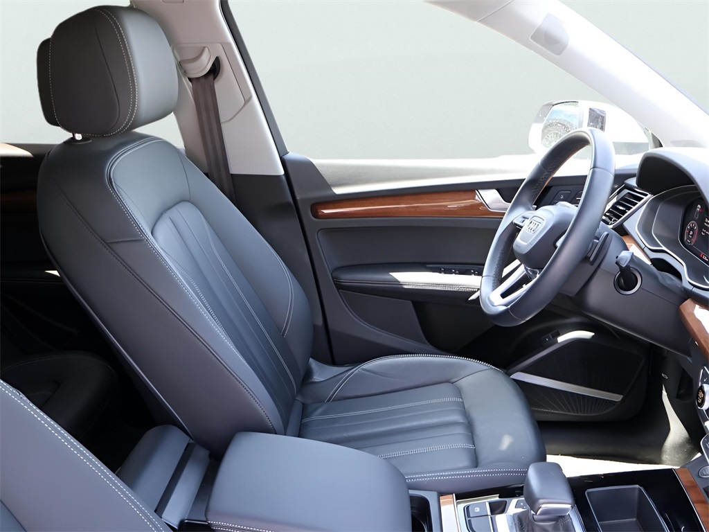 2023 Audi Q5 40 Premium Plus photo 9