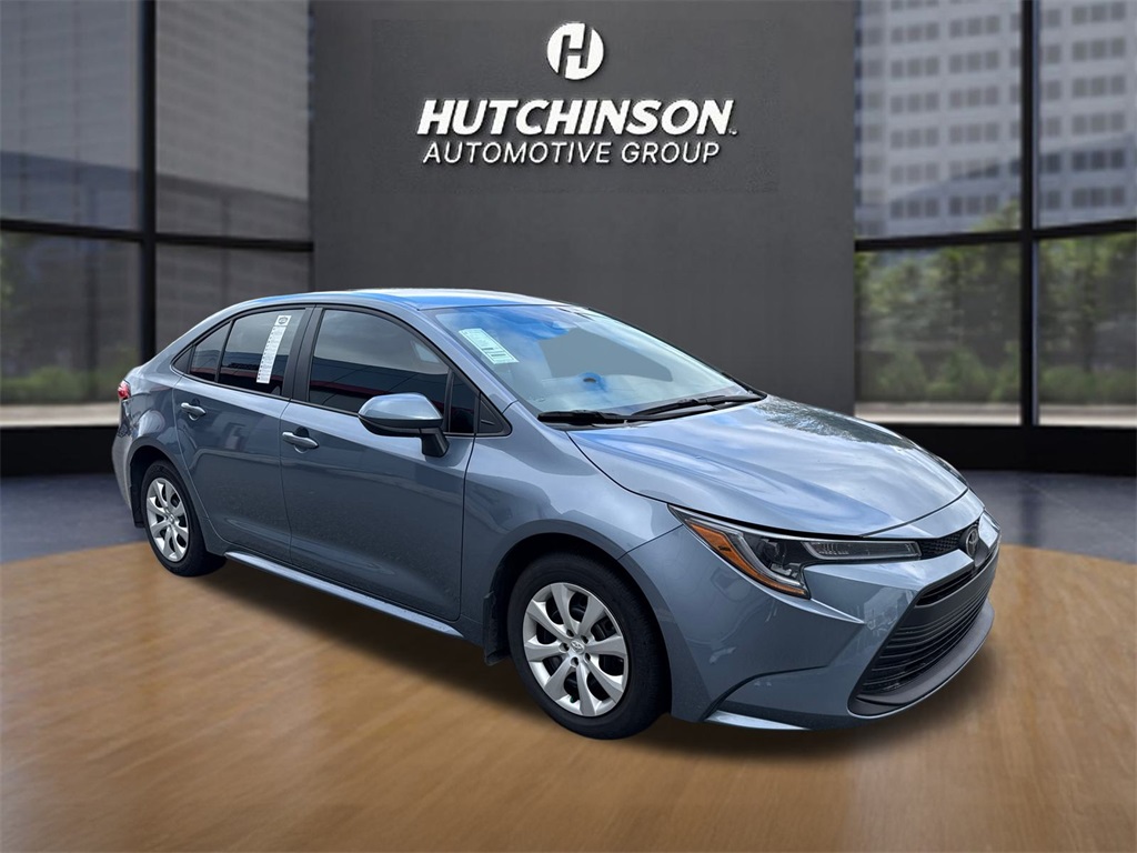 2025 Toyota Corolla LE's photo