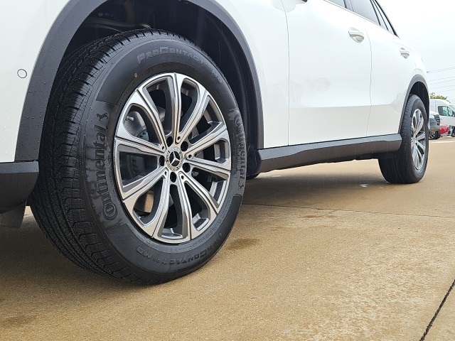 2026 Mercedes Benz GLC 300 4MATIC photo 3