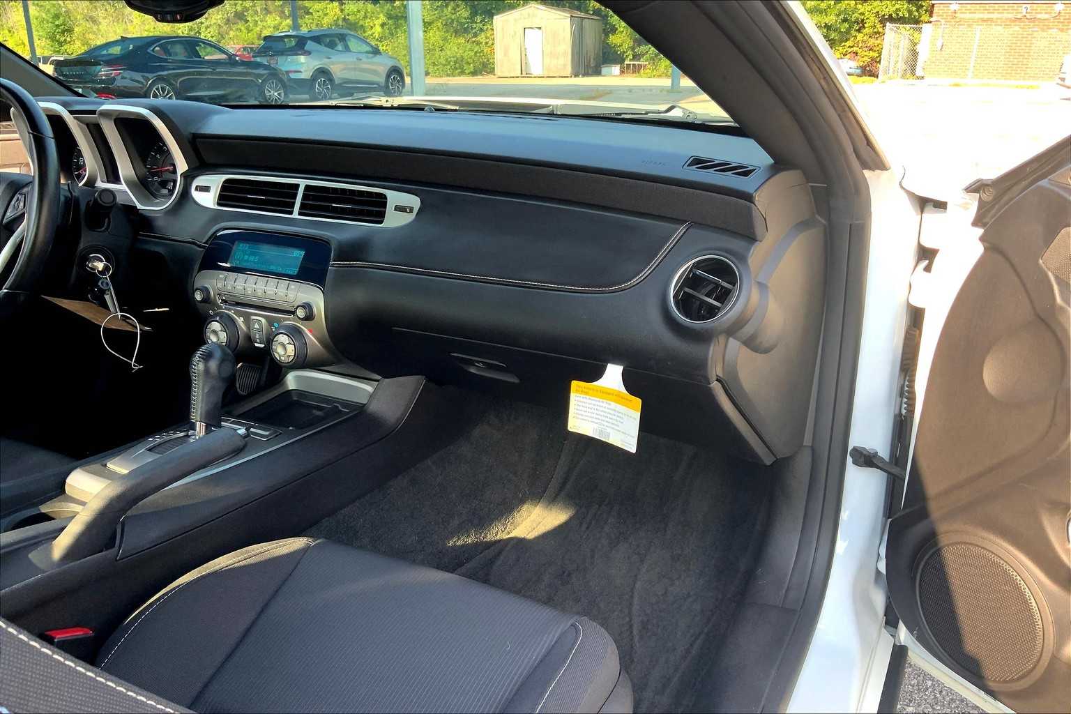 2012 Chevrolet Camaro 1LT photo 16