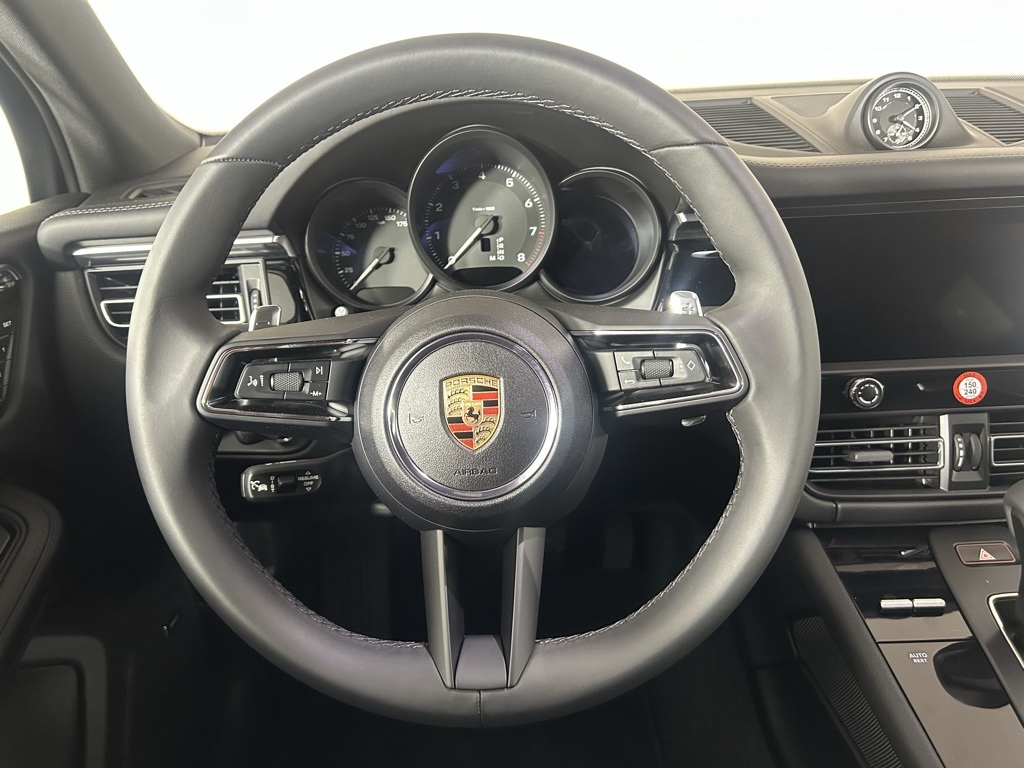 2024 Porsche Macan photo 16