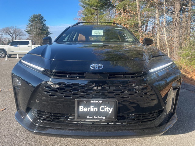 2025 Toyota Crown Signia Limited photo 2