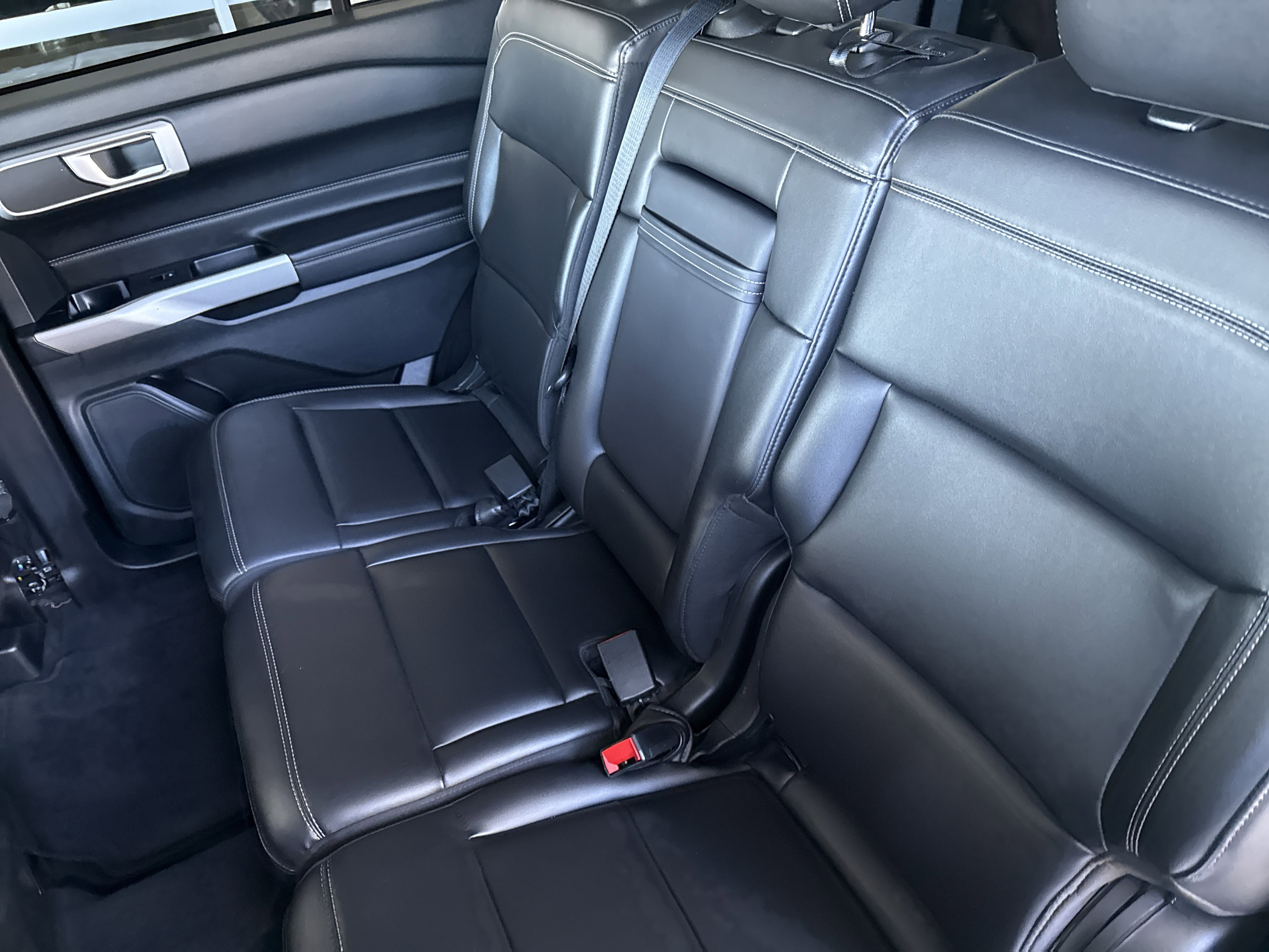 2023 Ford Explorer XLT photo 2