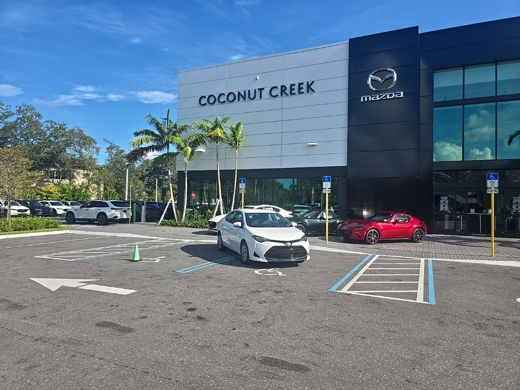 Used 2018 Toyota Corolla LE with VIN 5YFBURHE9JP796529 for sale in Coconut Creek, FL