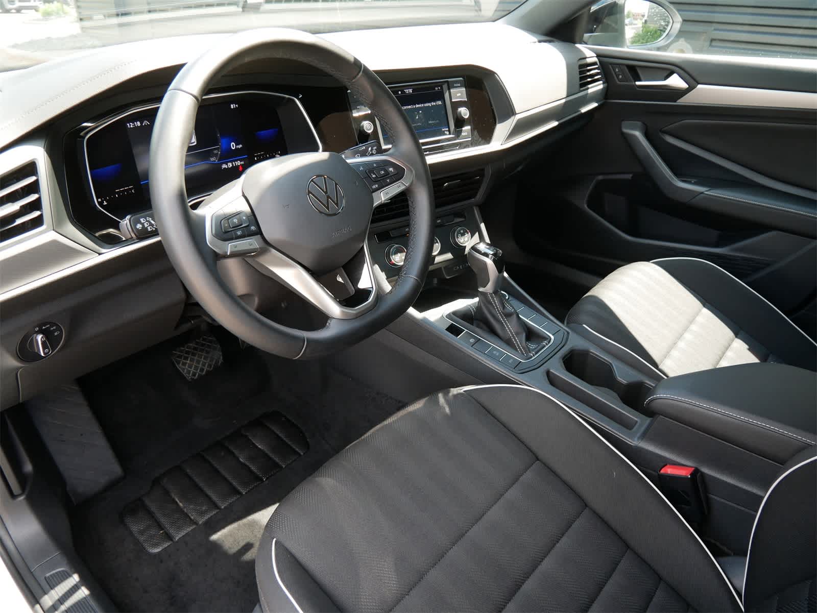 2022 Volkswagen Jetta Sport photo 4