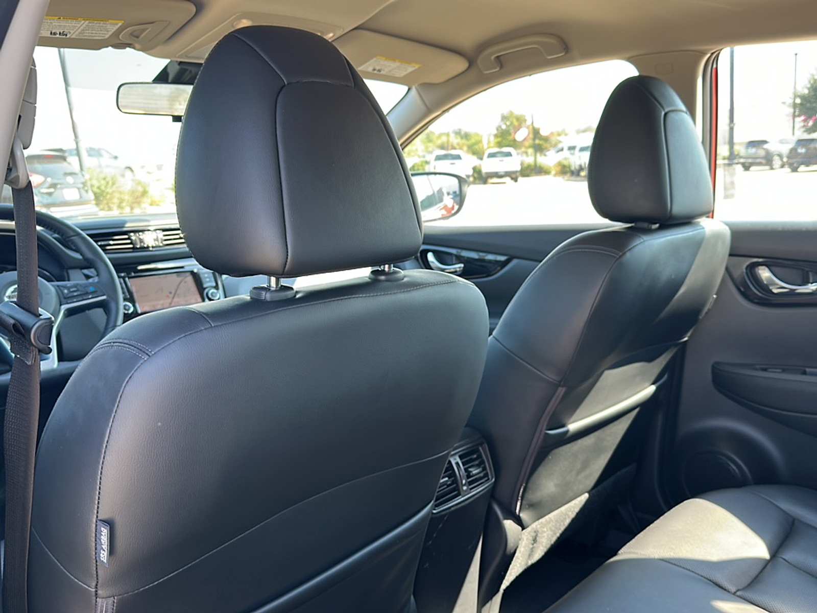 2022 Nissan Rogue Sport SL photo 2