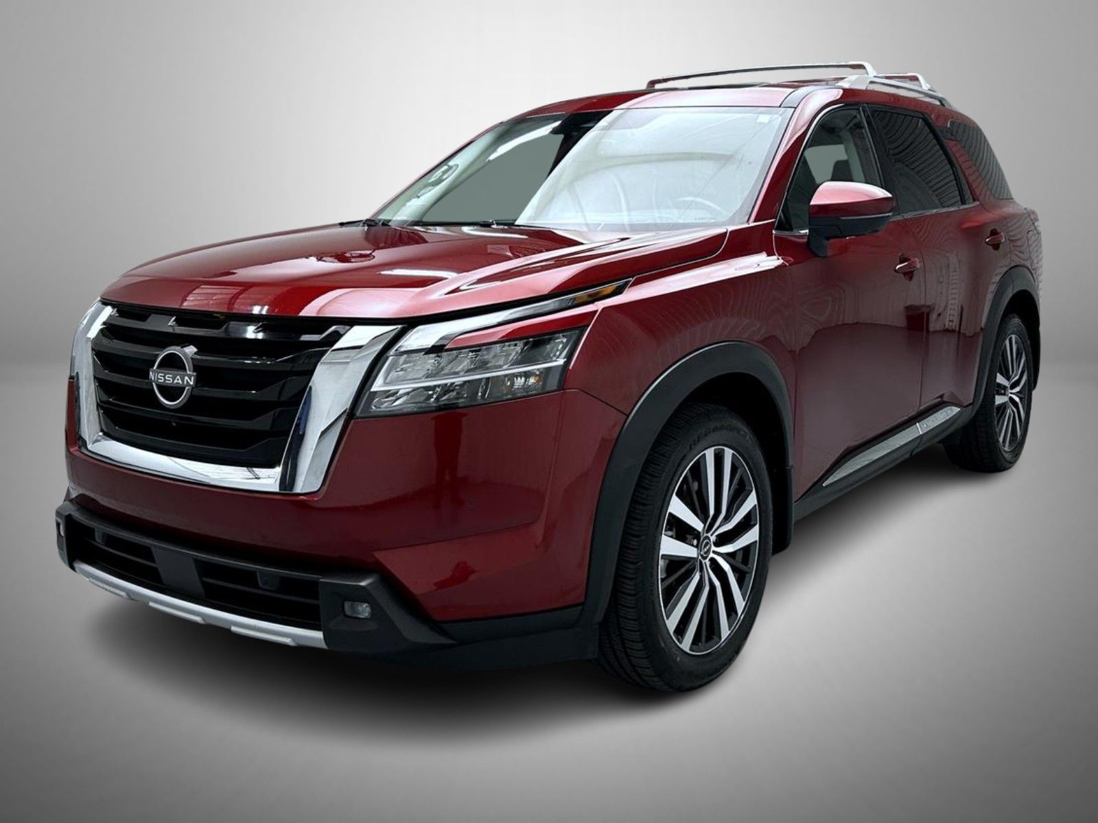2022 Nissan Pathfinder Platinum's photo
