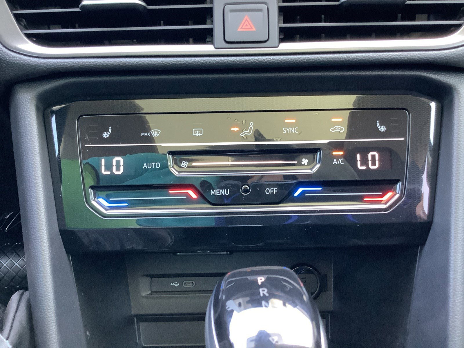 2025 Volkswagen Taos SE photo 15