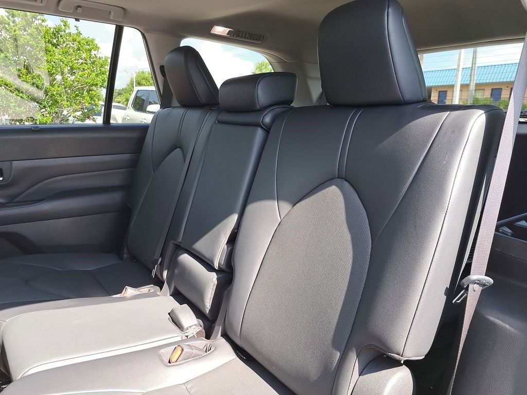 2024 Toyota Grand Highlander XLE photo 13