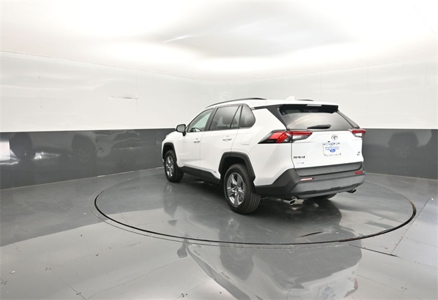 2025 Toyota RAV4 Hybrid XLE photo 4