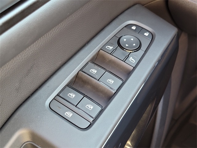 2025 Nissan Pathfinder SV photo 19