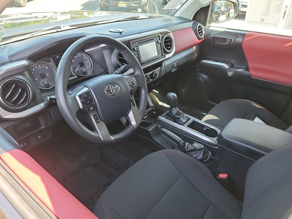 2019 Toyota Tacoma SR5 photo 3