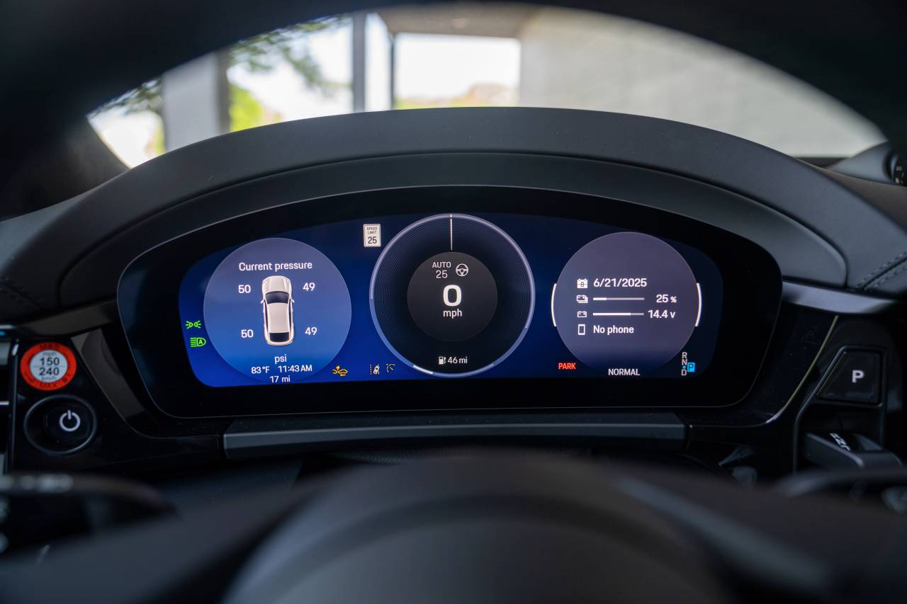 2025 Porsche Macan Turbo Electric photo 17