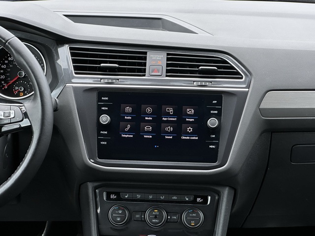 2020 Volkswagen Tiguan SE R-Line Black photo 6