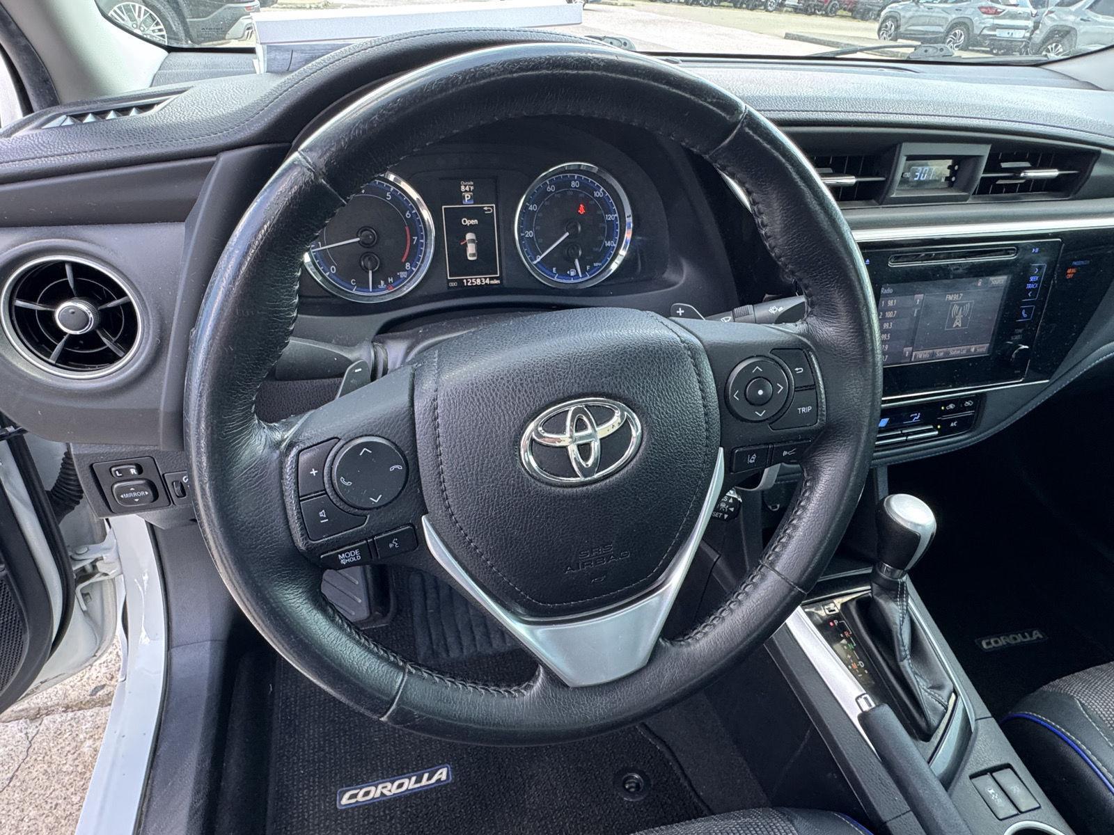 2019 Toyota Corolla L photo 2