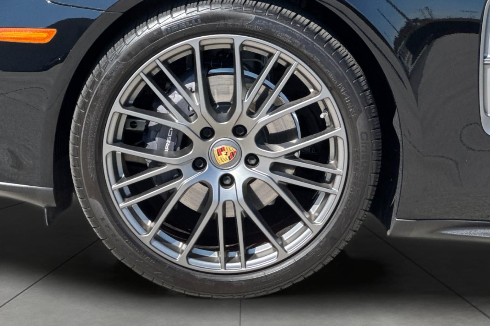 2023 Porsche Panamera Platinum photo 2
