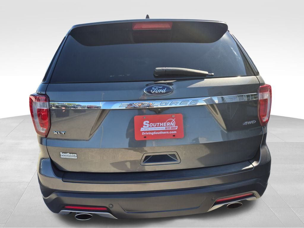2018 Ford Explorer XLT photo 4